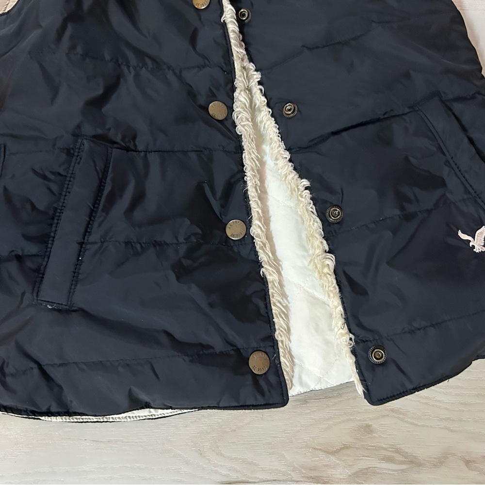 American Eagle Outfitters Black Vest with Cream Lining - Picture 8 of 12